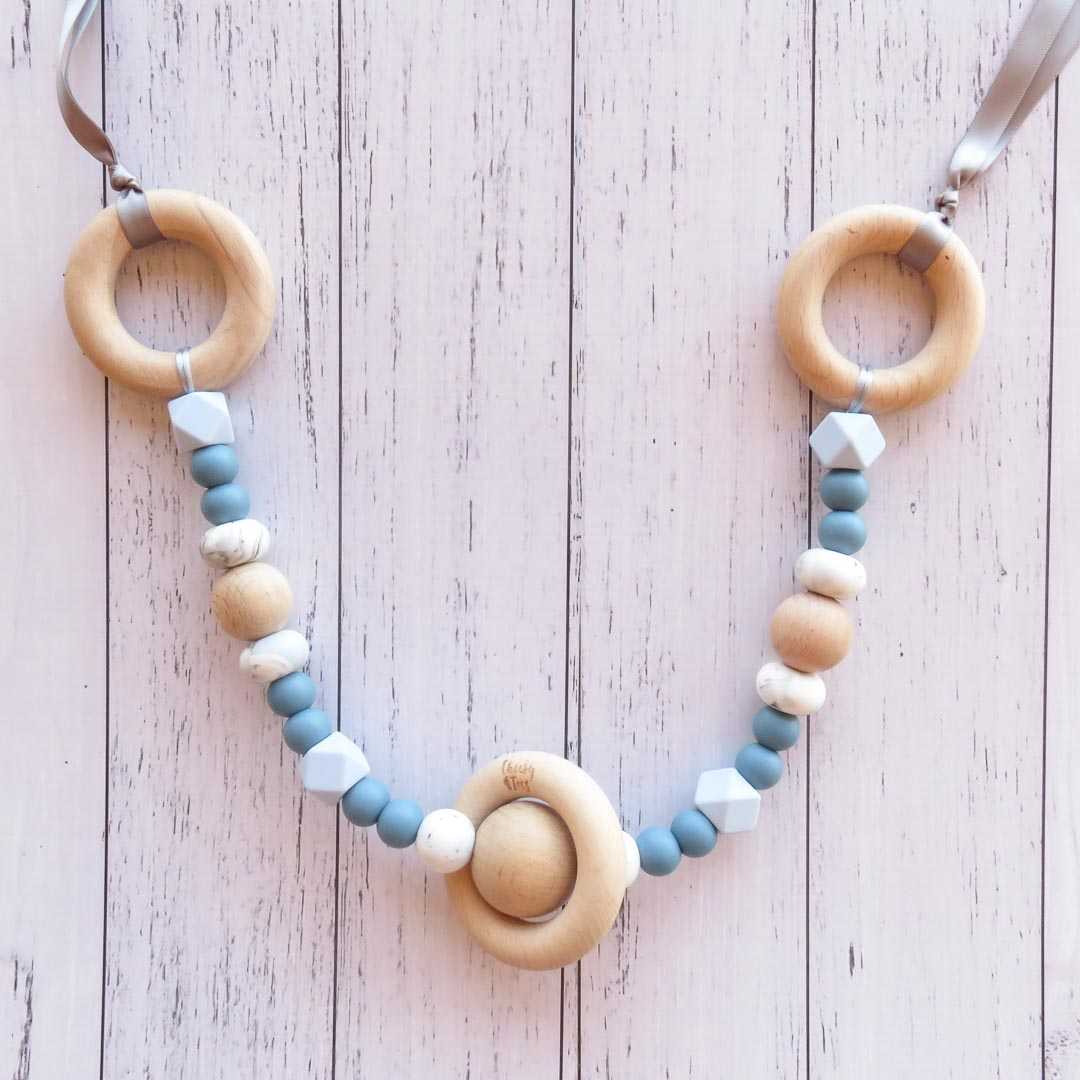 certified_pram garland_RATTLE_Stormy Blue_Cheeky Toes_1