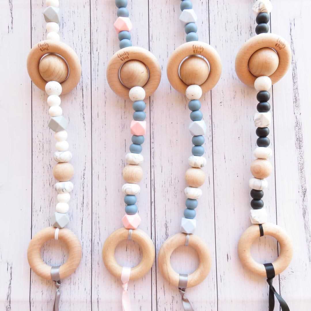 certified_pram garland_RATTLE_group_Cheeky Toes_1