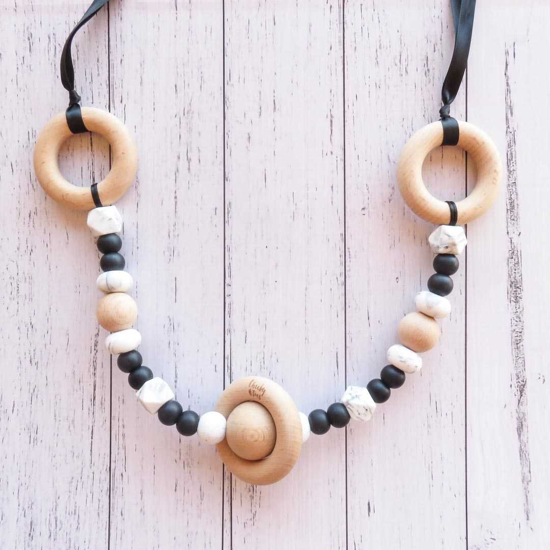 certified_pram garland_RATTLE_monochrome_Cheeky Toes_1